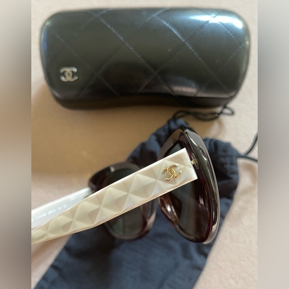 Authentic Vintage CHANEL Black Sunglasses Ivory Temples - Picture 4 of 7